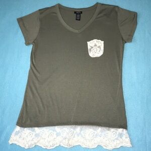 𝅺RUE 21 short sleeve top lace pocket and bottom hem size M